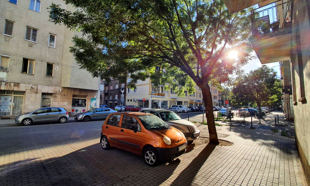 Új parkolási rendszert vezetnek be Újpesten, jogászok vitatkoznak rajta, hogy jogszerű-e