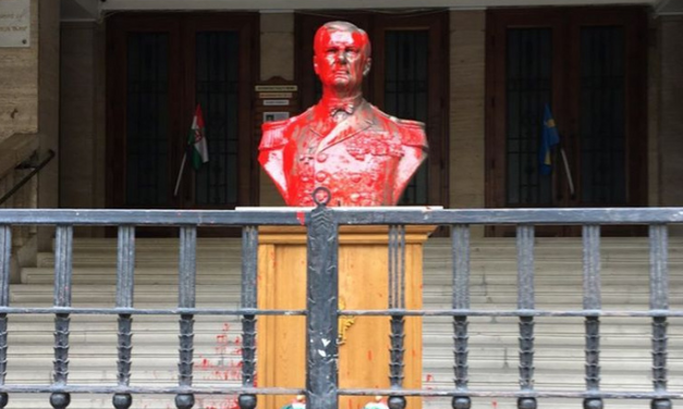 Nem veszélyes a társadalomra, ha leöntik a budapesti Horthy-szobrot