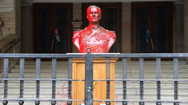 Nem veszélyes a társadalomra, ha leöntik a budapesti Horthy-szobrot