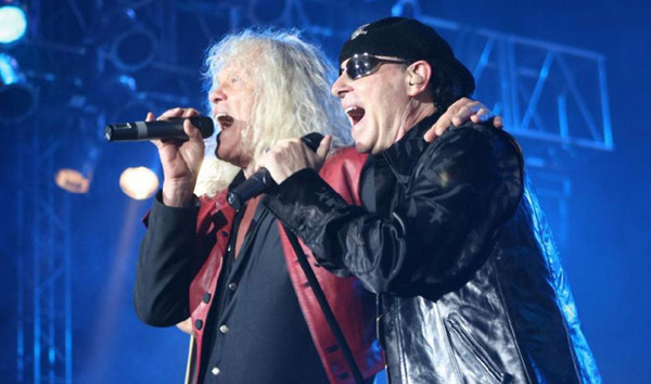 “A legjobbakat Barátom! Gyógyulj meg minél hamarabb!” – a Scorpions énekese is a koronavírussal küzdő Kóbor Jánosért aggódik