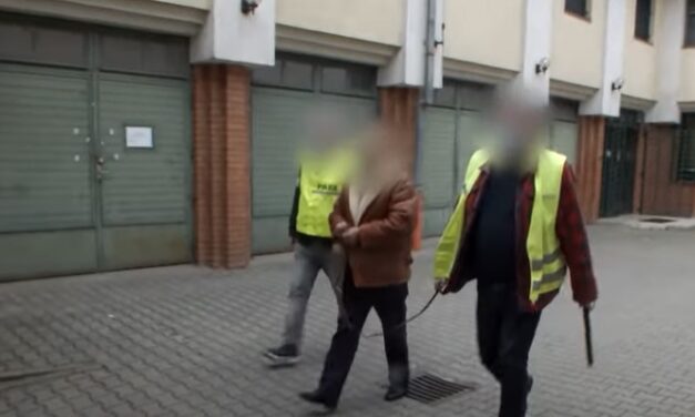 7 éves kisfia nyakához dobócsillagot nyomva tartotta sakkban az anyát: Ütötte-rúgta volt élettársát az 52 éves ceglédi férfi, a gyerekeit is megverte