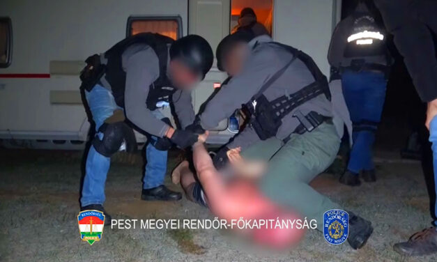 Kemény rajtaütés: drogkereskedőkre csaptak le a Pest megyei rendőrök, milliókat érő kábítószert foglaltak le