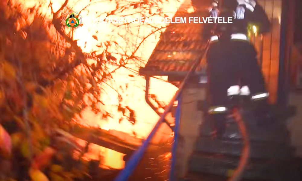 Felrobbant egy gázpalack a tűzoltó mellett, a 16. kerületben egy családi ház oltásakor – Videó!