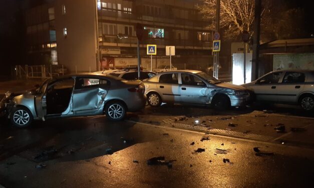 Hármas karambol történt Kőbányán, de nem ez volt az egyetlen baleset a fővárosban az év utolsó előtti napján – Fotók