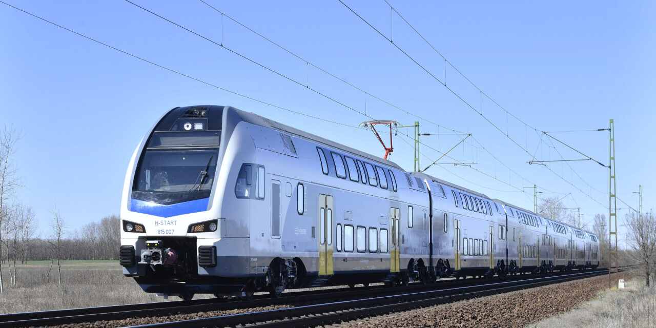 Hétvégén felborul a vonatközlekedés az esztergomi és a dunaújvárosi vonalon: pótlóbuszok viszik az utasokat