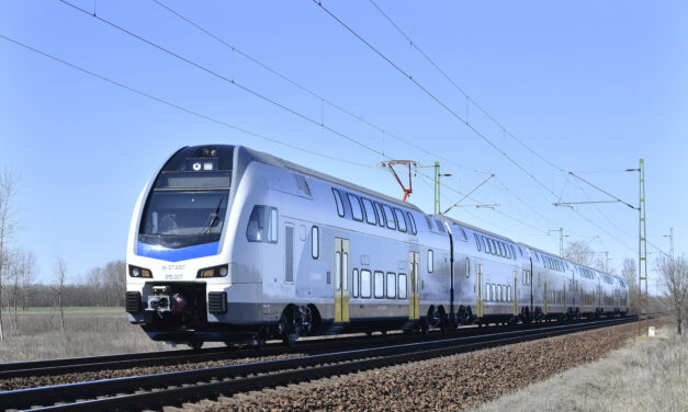 Hétvégén felborul a vonatközlekedés az esztergomi és a dunaújvárosi vonalon: pótlóbuszok viszik az utasokat