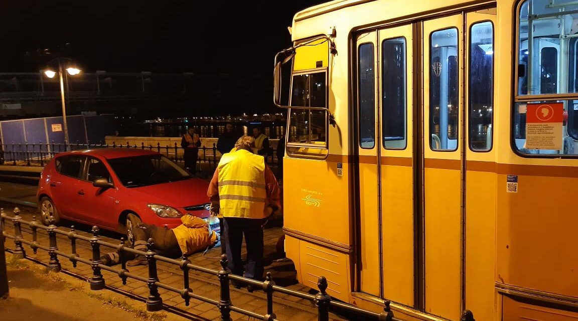 Eltévedt a vidéki házaspár Budapesten, villamos jött az autójukért az alagútba