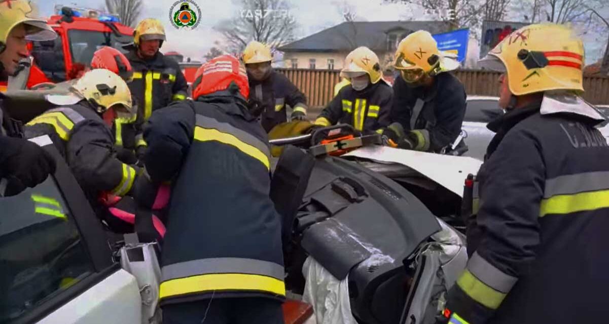 Újabb részletek: A Soroksári úton történt halálos baleset miatt magyarázkodni kezdett a katasztrófavédelem, a BMW letarolta a Daewoo kisautót, a 47 éves nő nem élte túl