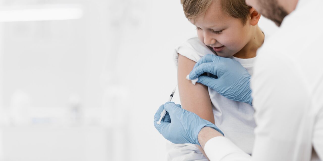 Koronavírus: már lehet oltásra regisztrálni az 5-11 éves gyerekeket