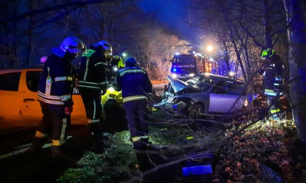 Drámai balesetek: vonatgázolás, frontális karambol, házfalnak csapódott autó – tragédiákkal érkezett a hidegfront Budapest környékére