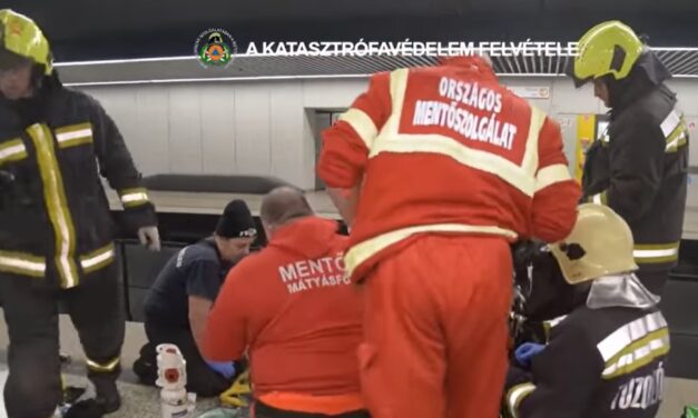 Kritikus állapotban van az a 66 éves férfi, aki a metrósínek közé gurult kerekesszékével az Ecseri úton – videó