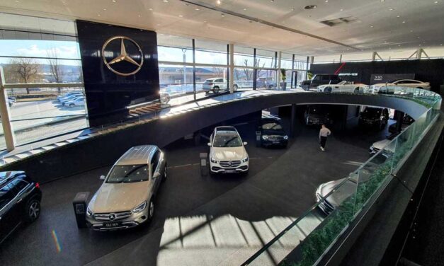 Már a Mercedes sem a régi, bármikor kigyulladhat 800 ezer luxusautó, közben a gyártó nevetséges dolgot kér az érintett tulajdonosoktól