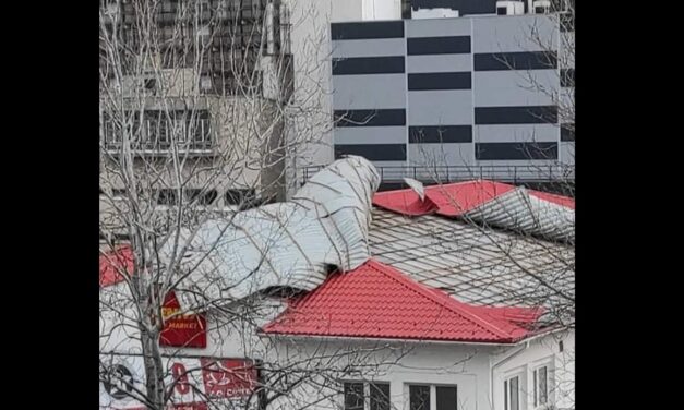 Ez nagyon durva: letépte a viharos szél egy Penny Market tetejét a 20. kerületben – Fotó