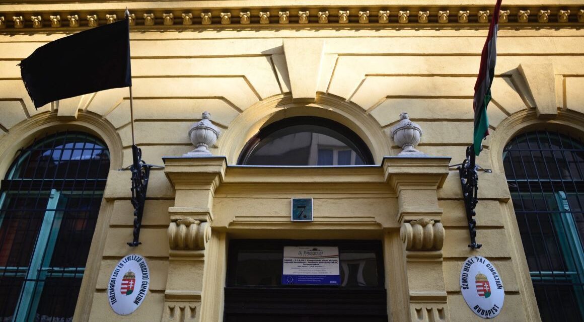 Álprofillal buktatták le a budapesti gimnázium 14 évesekre hajtó énektanárát, a pedagógust kirúgták, a diákok ellen fegyelmi eljárás indult