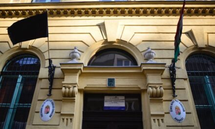 Álprofillal buktatták le a budapesti gimnázium 14 évesekre hajtó énektanárát, a pedagógust kirúgták, a diákok ellen fegyelmi eljárás indult