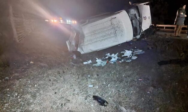 Kisteherautó és kocsi rohant egymásba az M5-ösön: a furgon 57 éves sofőrje beszorult a roncsba – Fotók a helyszínről