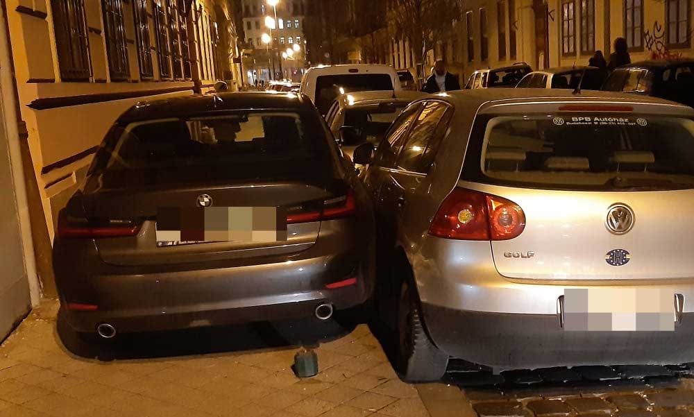Pocsékul sikerült Valentin-nap: Elszabadult a fiatal nő BMW-je a belvárosban, több autót összetört