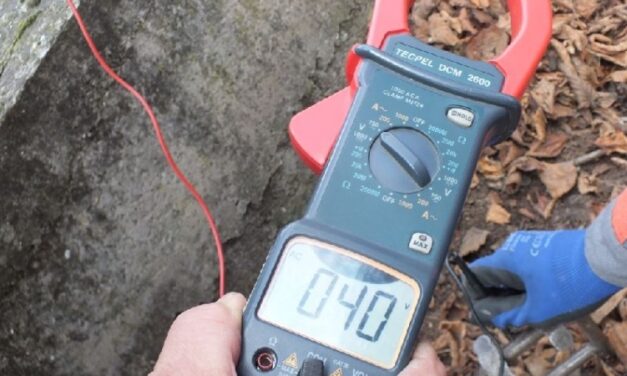 Rendőrök lepték el a dabasi házat: egy 66 éves férfin ütöttek rajta, ez történt – Fotók a helyszínről