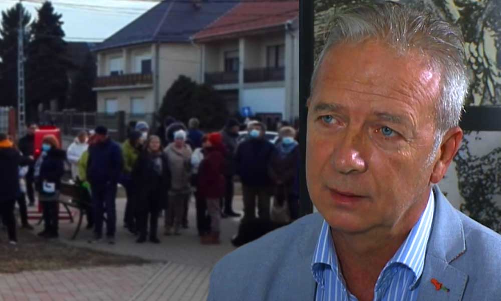 “Húzzon el a polgármester!” – A fideszes településvezető, Rimóczi Sándor ellen tüntettek Nagytarcsán, a lakók egy részének nagyon elege van belőle