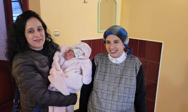A háború elől menekülő kismama az ukrán-magyar határon adott életet gyermekének – Fotók