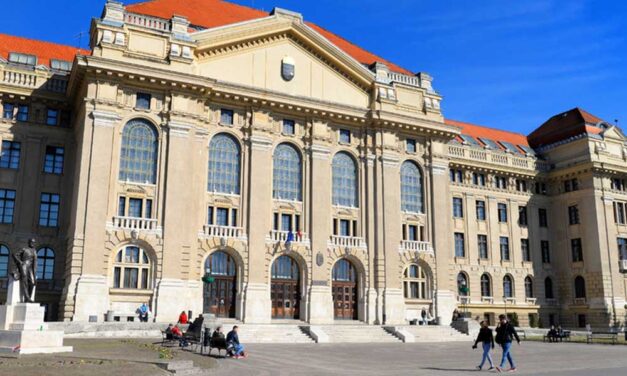 Képmutató döntés: A Debreceni Egyetemen megvonták Putyintól a díszpolgári címet, de nem Ukrajna megszállása miatt