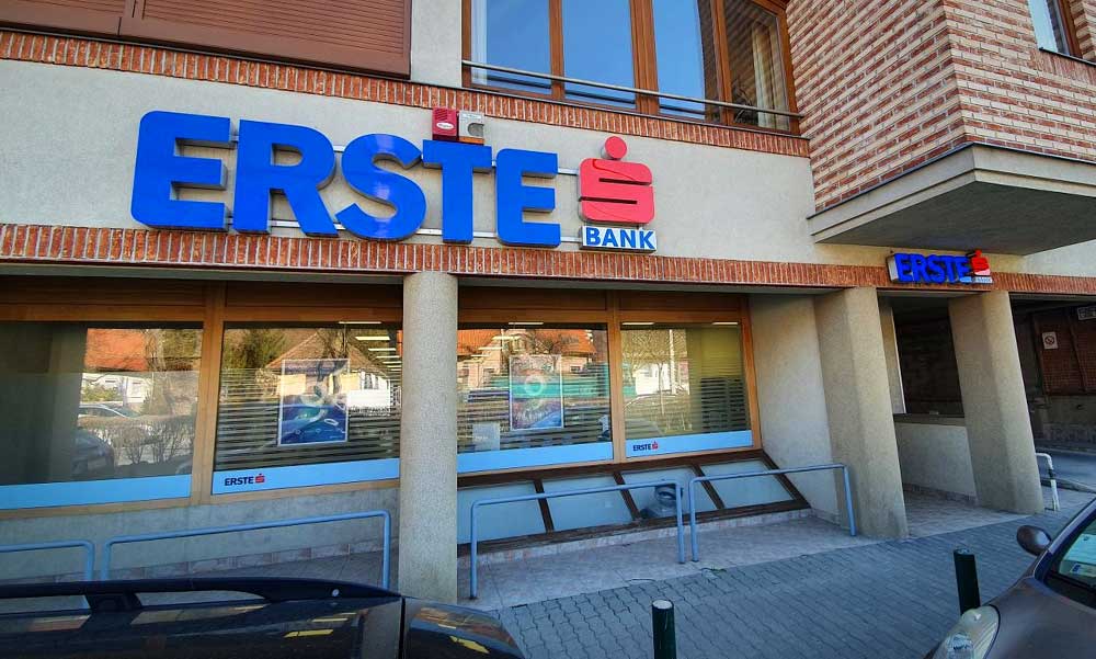 Az Erste Bank is áthárítja az extraprofitadót: korábban a K&H, a Ryanair és az EasyJet jelentette be, hogy ügyfeleivel fizetteti meg a különadót