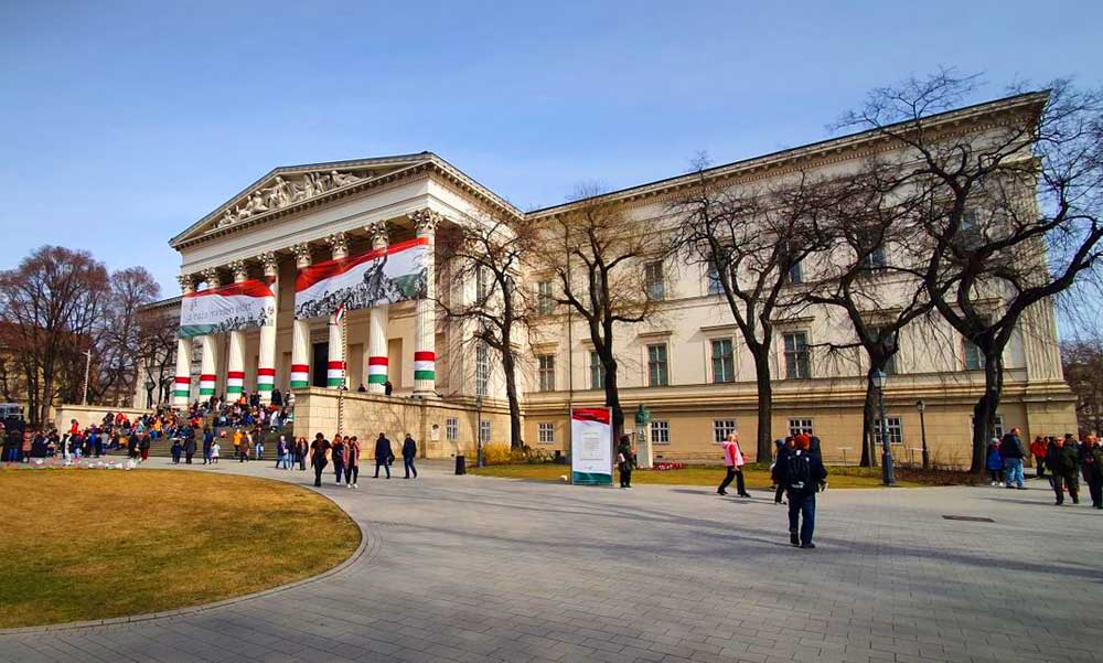 18 év alattiak nem látogathatják a Nemzeti Múzeum kiállítását, kiderült a döntés oka