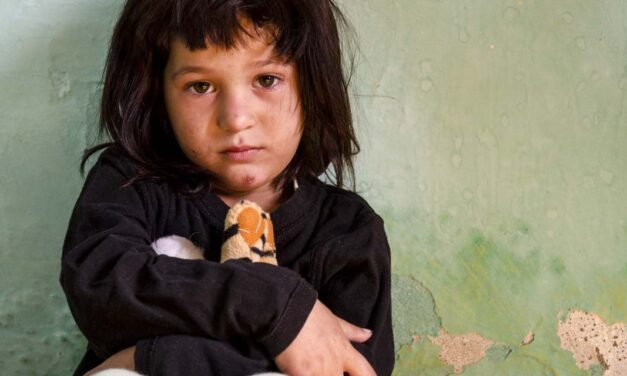 „Az állami gondoskodásban élő gyerekek a legutolsók, akikre egy háborús helyzetben gondolunk, pedig ők vannak a legnehezebb helyzetben” – menekítik az ukrajnai SOS Gyermekfalvakban élő nehéz sorsú gyerekeket