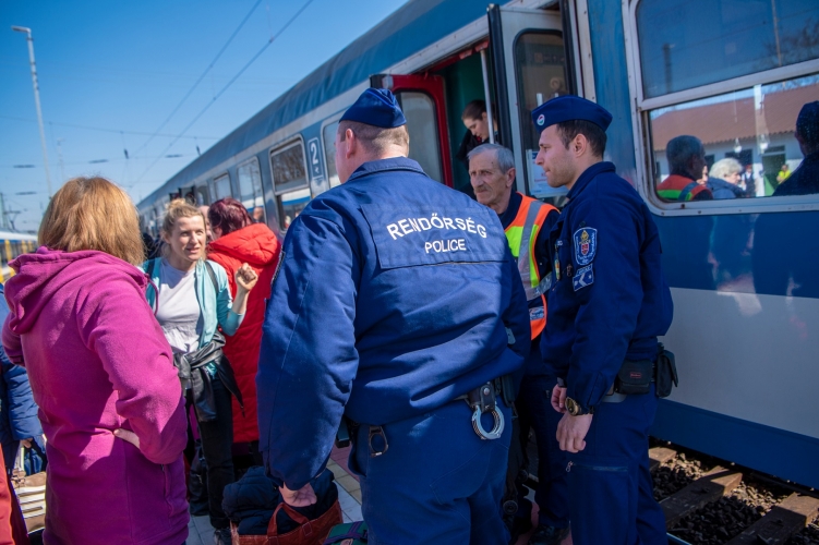 Többezer menekült érkezett Magyarországra az elmúlt napon, eközben rengeteg vannak, akik a háború ellenére is visszatérnének Ukrajnába