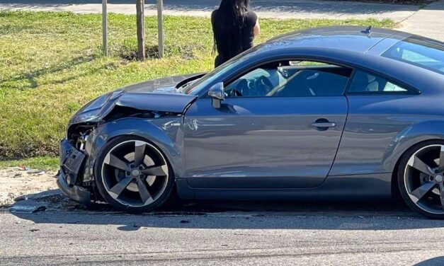 Letarolta az Audi TT sportautó a Skodát, hármas karambol Budaörsön, az egyik sofőr leüvöltötte a másik fejét