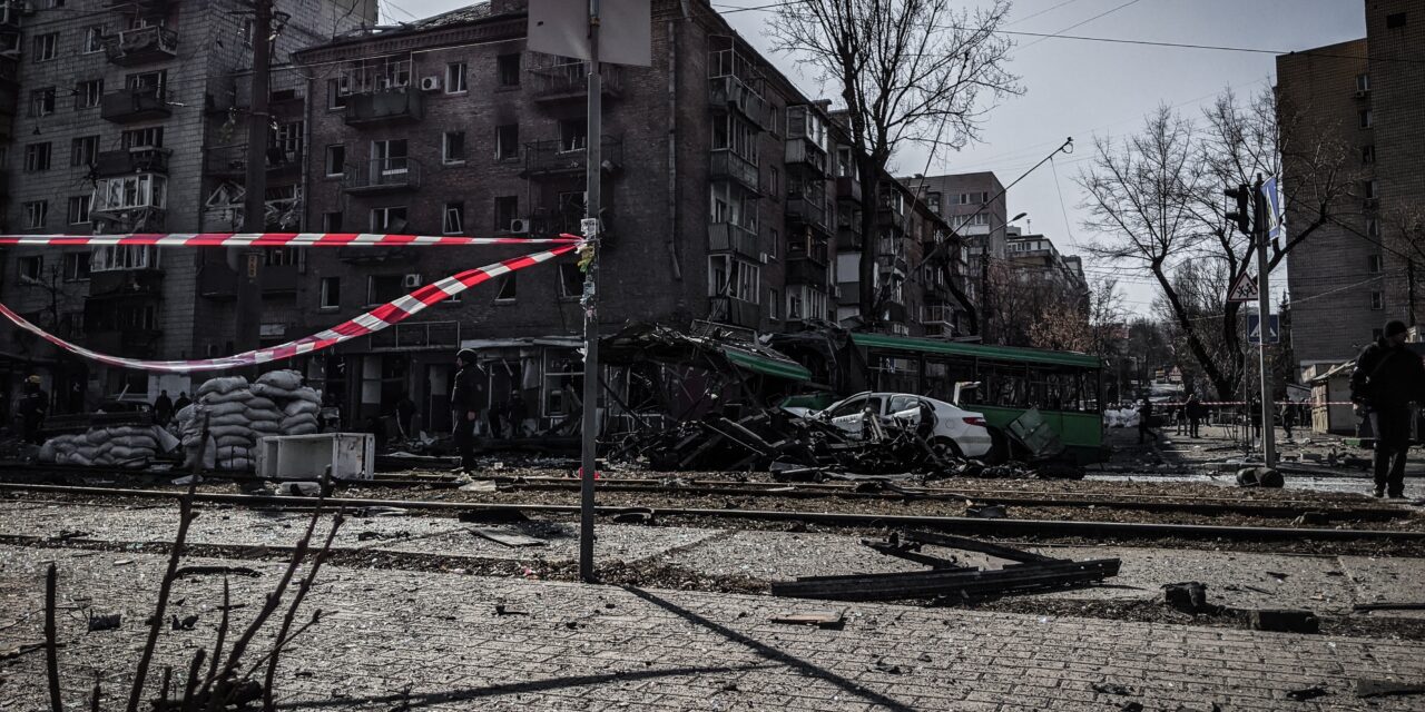Vérvörös húsvét: újabb városokat ért rakéta támadás Ukrajnában, öt ukrajnai vasútállomást lőttek az orosz erők