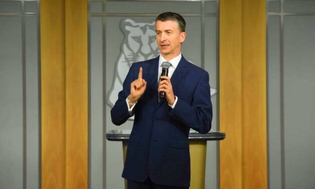 Iparággá vált a közönség előtti szereplés oktatása 2022-re