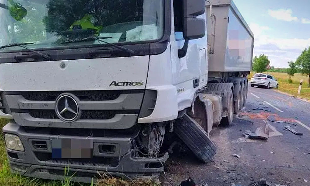Kiszakadt a teherautó kereke, úgy belerongyolt az a sofőr, aki nem sokkal korábban egy másik balesetet okozott Érdnél