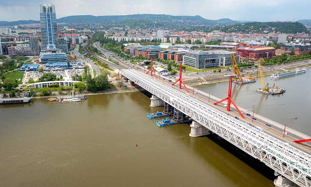Történelmi pillanathoz érkezett a nagy közlekedési fejlesztés, olyasmi történt a Duna felett, ami eddig soha