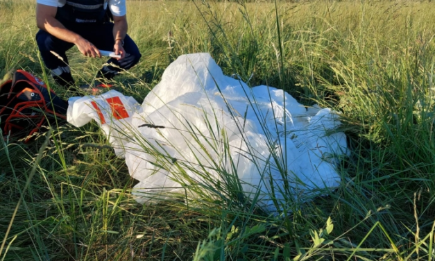 Próbálta kinyitni a póternyőt az ugró, de az már nem tudta megmenteni, tragédia Székesfehérvárnál
