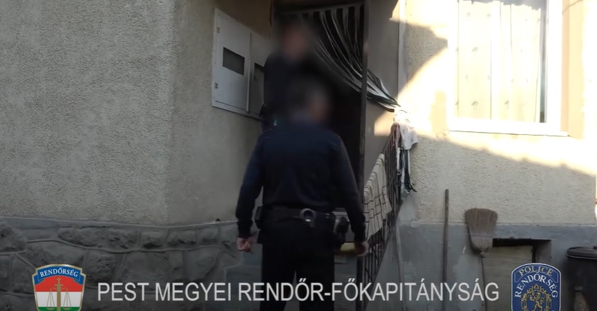 Nem számított a korai ébresztőre: lekapcsolták a Pest megyei zsaruk azt a férfit, aki Dunakeszin akart kirámolni egy dohányboltot – videó