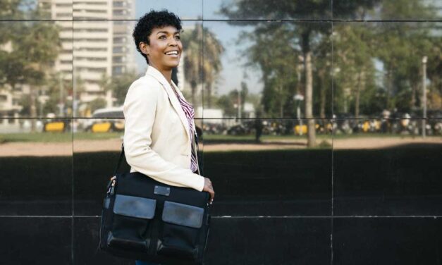 Sokat utazol? Nézd meg, hogyan hordhatod magaddal a laptopod stílusosan és kényelmesen!