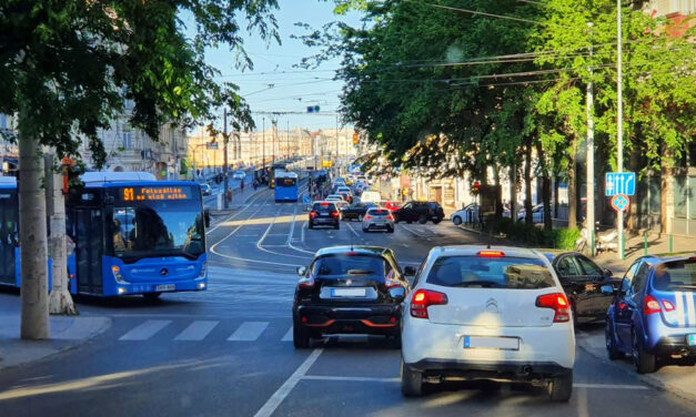 Autósüldözés Budapesten: A kormány szerint a főváros vezetése nem szereti az autósokat, a Városháza cáfol