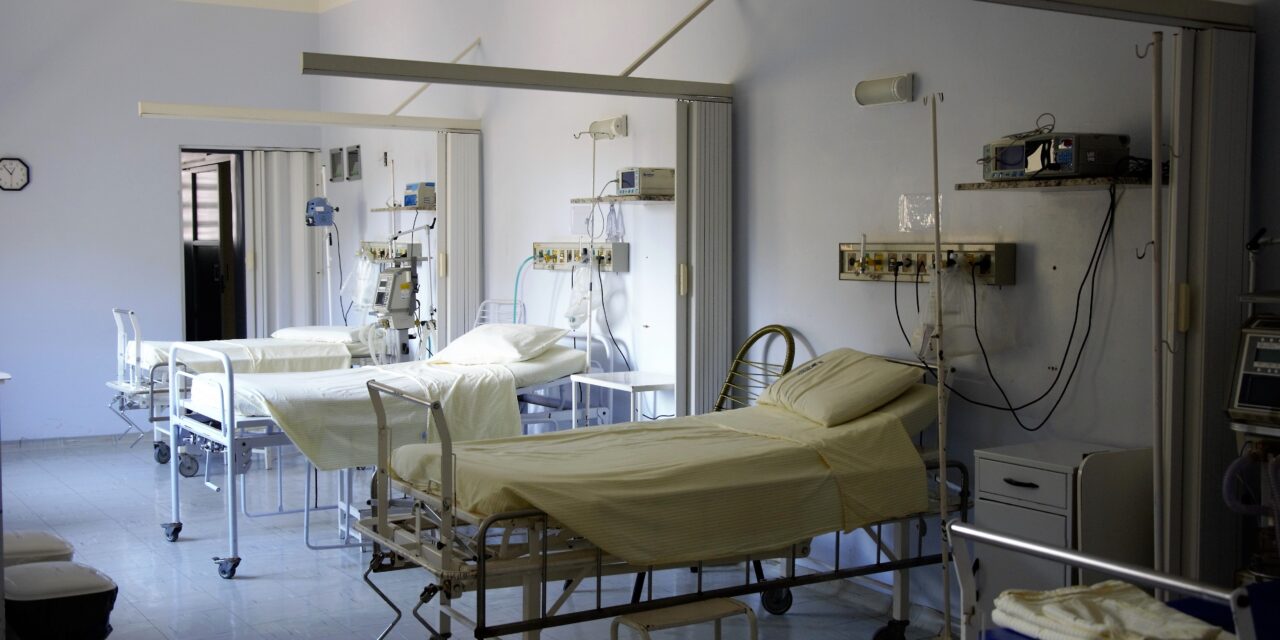 A Magyar Kórházszövetség frissen megválasztott elnöke szerint az ápolóhiány a legégetőbb probléma itthon, ezt mondja a béremelésekről
