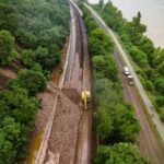 Meghalt a vonatközlekedés Nagymarosnál, ismét sárlavina zúdult a vasúti pályára