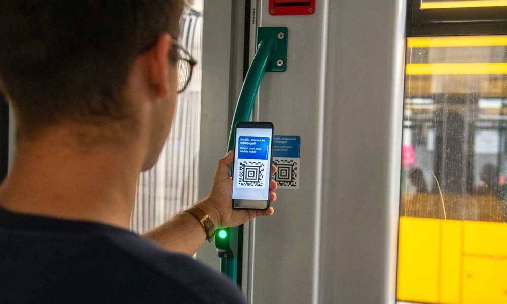 Vége az idegeskedésnek a villamosnál, már a járműveken is érvényesíthető a digitális jegy