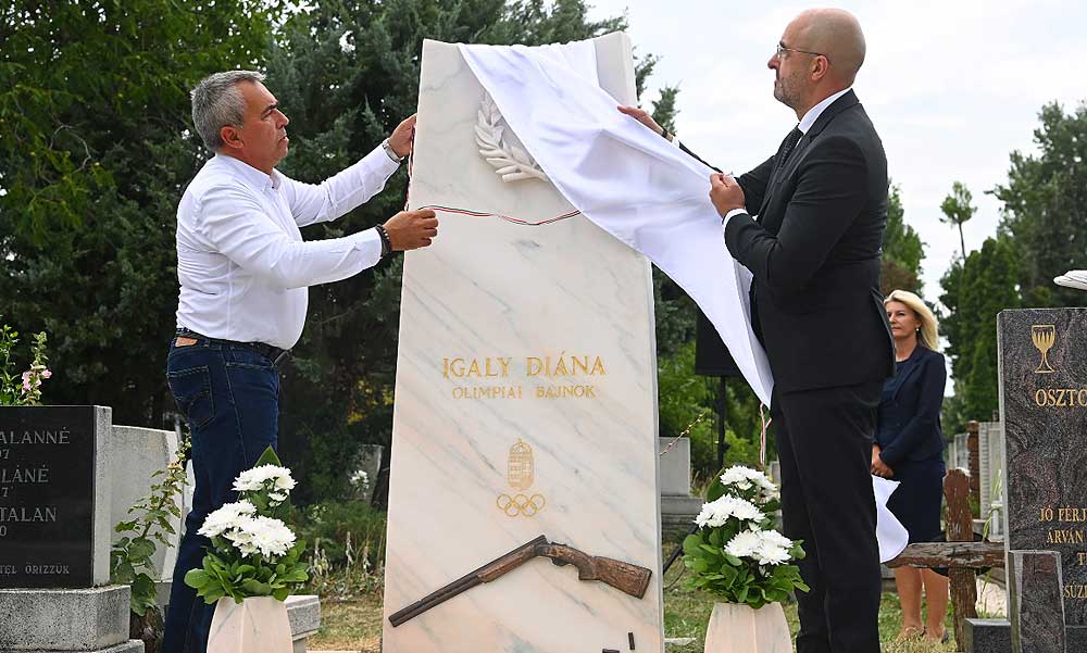 „Igaly Diána élete nem ért véget azzal, ami tavaly történt” – felavatták a koronavírus fertőzés miatt elhunyt olimpiai bajnok síremlékét a törökbálinti temetőben
