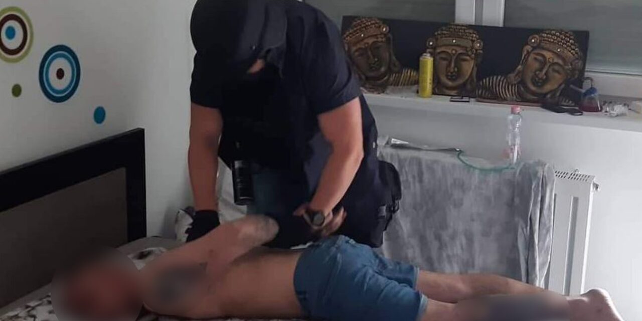 Lefektették a nagyfőnököt a rendőrök Óbudán, szépen hasalt a bujkáló drogkereskedő