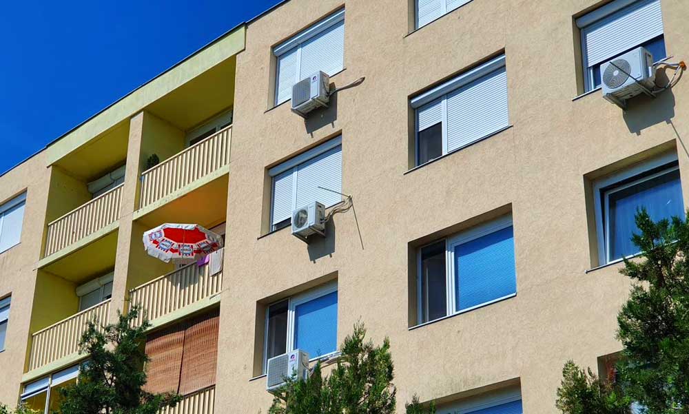 Komoly büntetést kaphatnak a zuglói lakástulajdonosok – augusztus közepéig adtak nekik határidőt, hogy megoldják a problémát