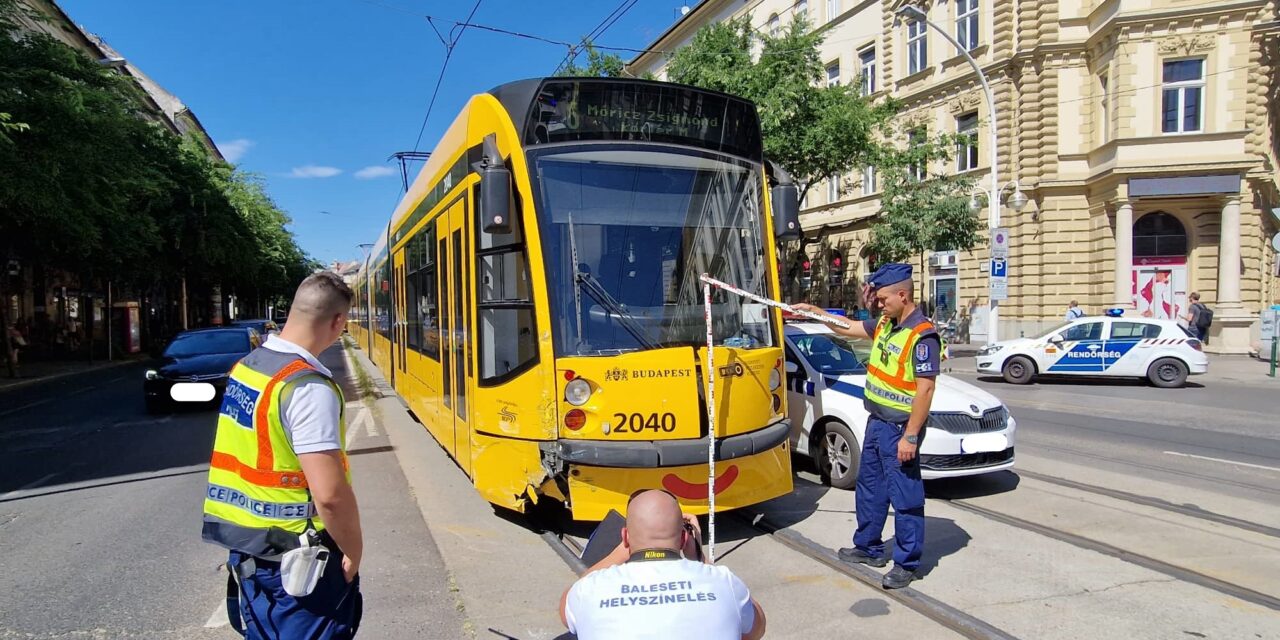 Késelés a 4-es villamoson: súlyos combsérüléssel szállították kórházba a megszúrt férfit