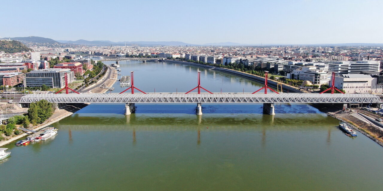Átadták Budapest megújult vasúti Duna-hídját – fotók