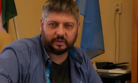 Kerepes polgármestere betartotta az ígéretét: Gyuricza László megosztotta a felvételt arról a férfiról, aki a HÉV-megállónál mutogatta a becses szervét