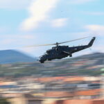 Parádézásra készül a magyar légierő augusztus 20-án, helikopterek és vadászgépek minden mennyiségben a Duna felett