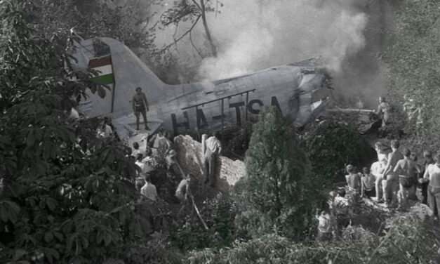 Lezuhant egy repülőgép Budapesten – a pilóta nőket szórakoztatott a fedélzeten, 30 ember meghalt azon a drámai napon Zuglóban