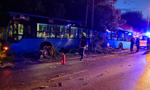 Szívinfarktust kapott a sofőr, elszabadult a BKK-busz Csepelen, több utas megsérült